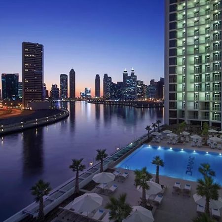 Luxury Hotel Apartment With A Canal View Dubai Exterior photo