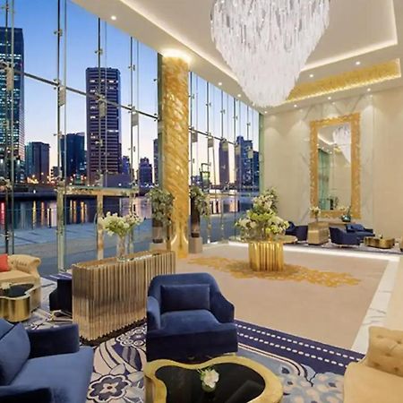 Luxury Hotel Apartment With A Canal View Dubai Exterior photo