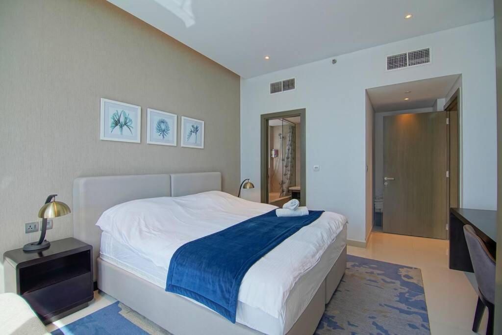 Luxury Hotel Apartment With A Canal View Dubai Exterior photo