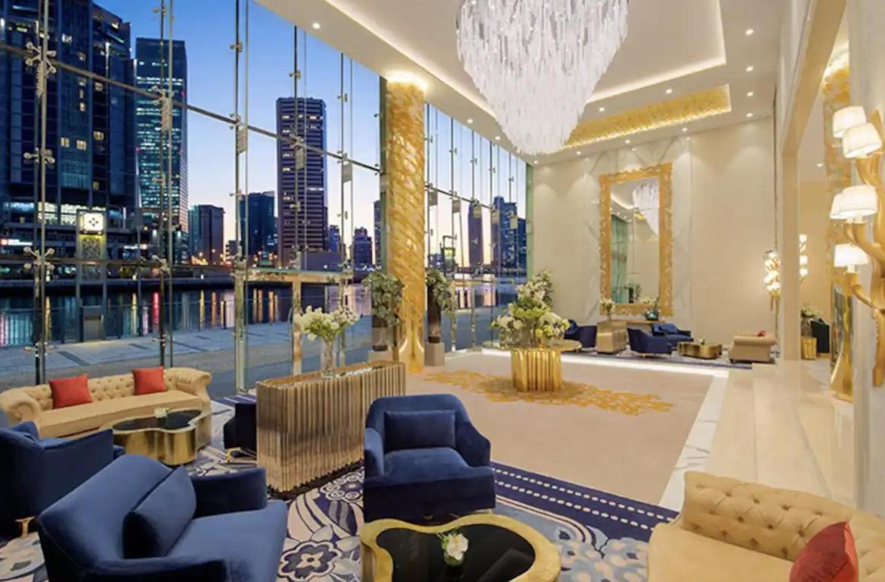 Luxury Hotel Apartment With A Canal View Dubai Exterior photo