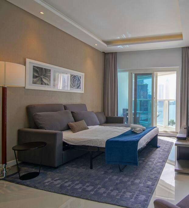Luxury Hotel Apartment With A Canal View Dubai Exterior photo